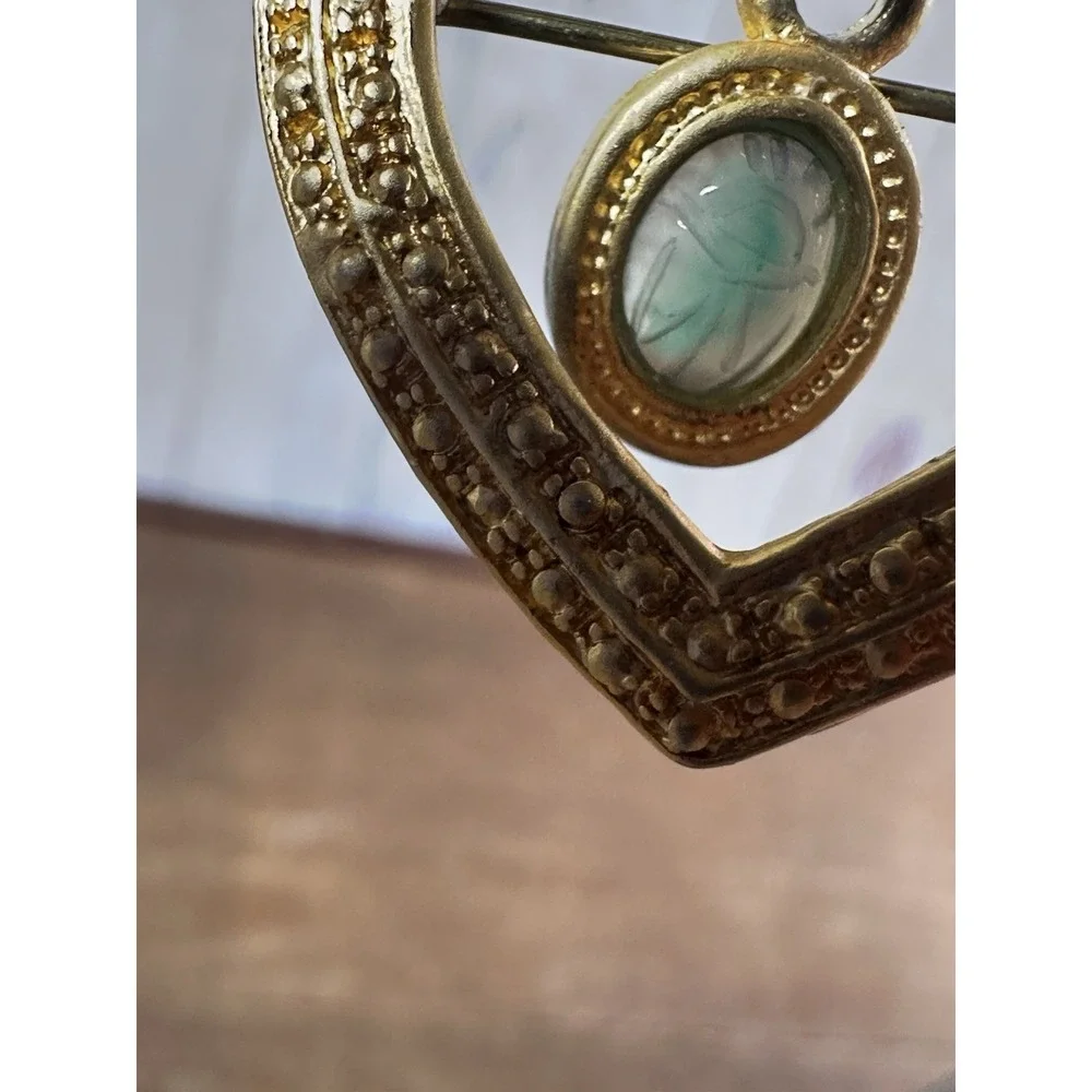 Vintage‎ Heart Pin Brooch 90s Genuine Carved Scarab Semi Precious Stone
